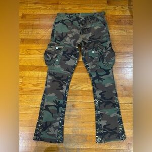 MNML BOOTCUT CONTRAST CARGO PANTS SZ. 33